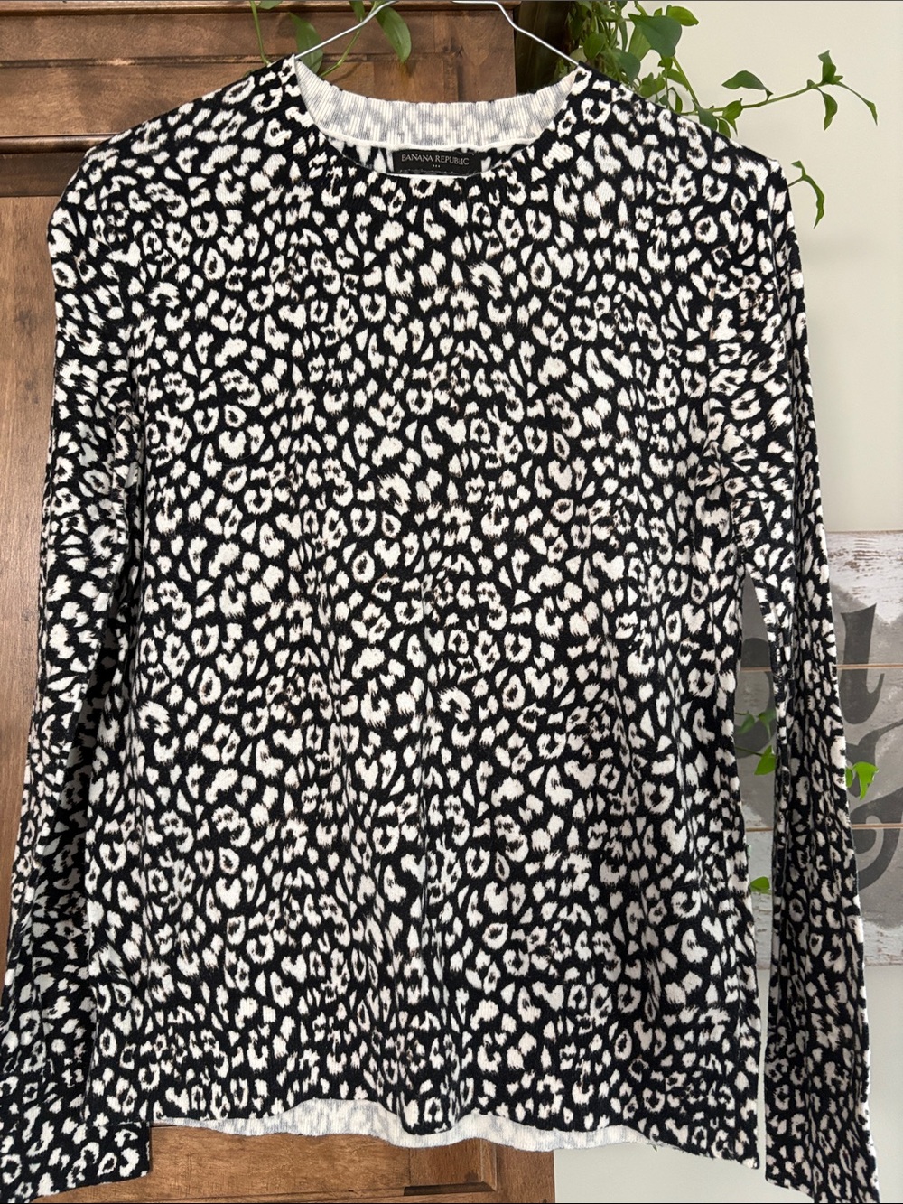 Banana Republic Black and White Leopard Print Long Sleeve Tee
